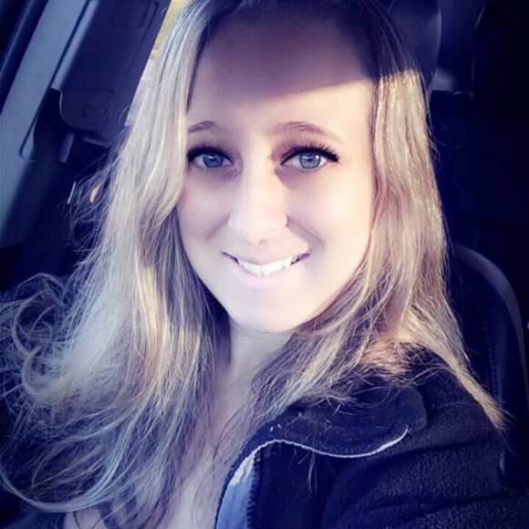 Meet your Posher, Melissa - Picture 1 of 1